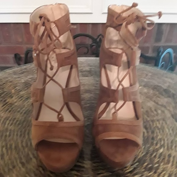 Vince Camuto Shoes - Picture 2 of 4